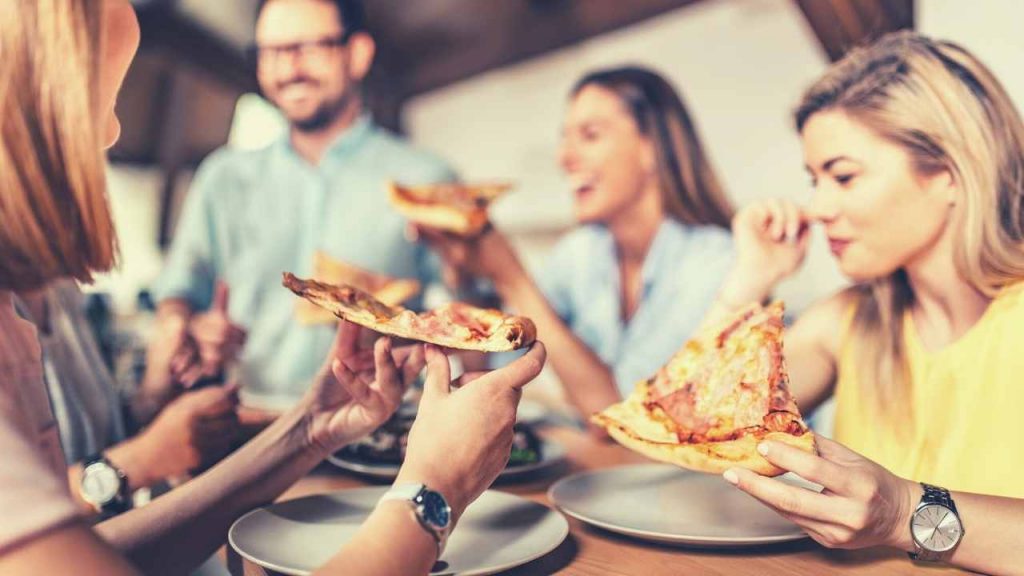 zrada društvenih mreža za pizzeriu